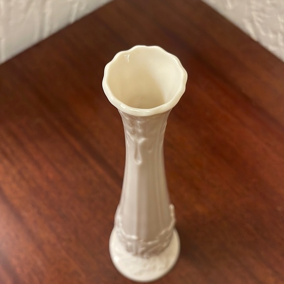 Vintage Lenox Woodland Collection Ivory Vase - Picture 7 of 10